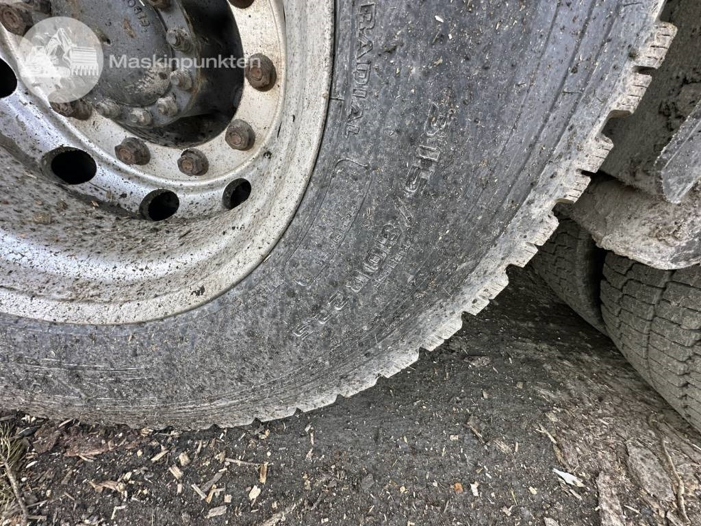 Rönkszállító teherautó Volvo FH 16 750: 16 kép.