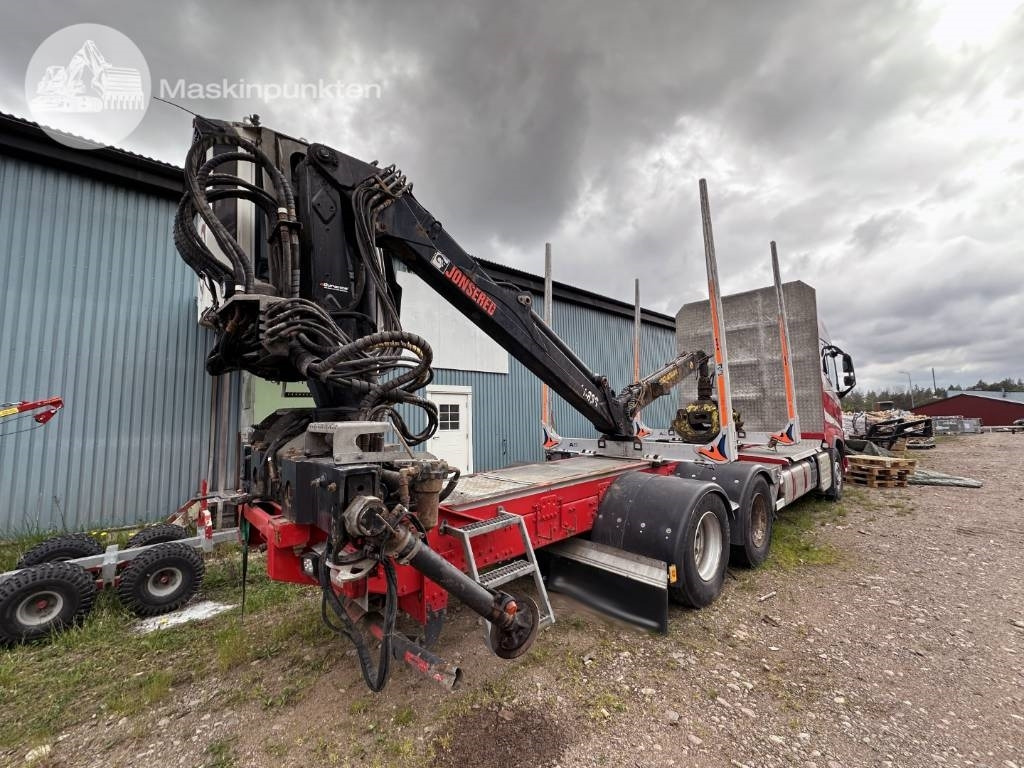 Volvo FH 16 750 - Rönkszállító teherautó: 5 kép. Volvo FH 16 750 - Rönkszállító teherautó: 5 kép.