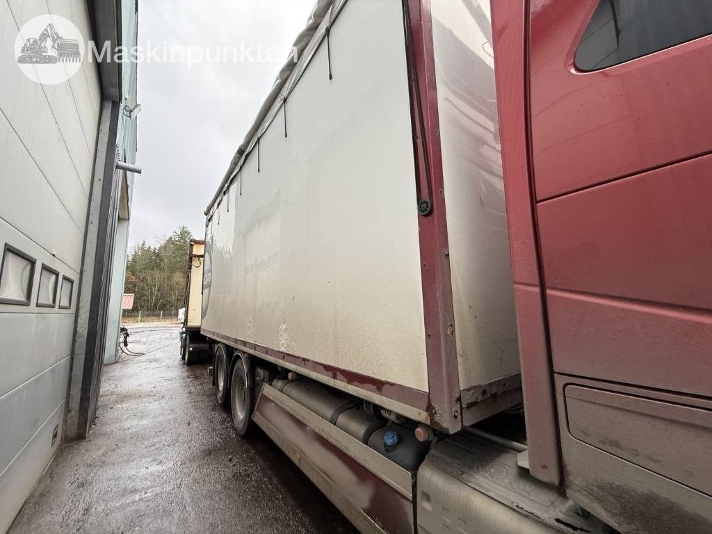 Volvo FH 16 - Rönkszállító teherautó: 4 kép. Volvo FH 16 - Rönkszállító teherautó: 4 kép.