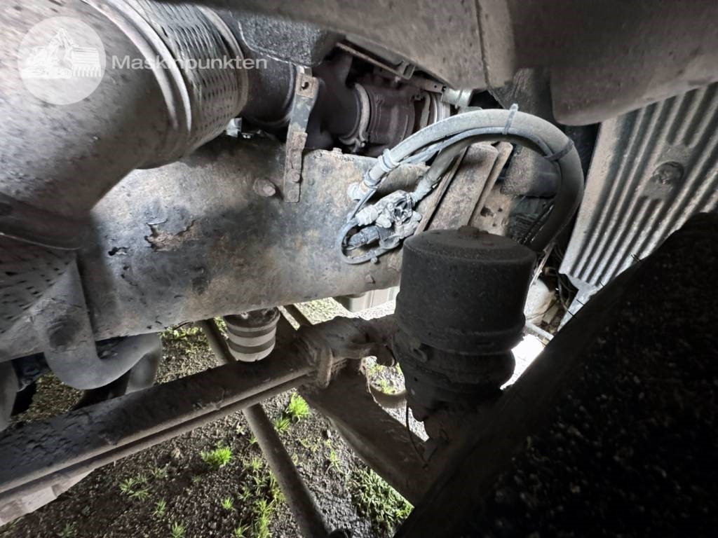 Horgos rakodó teherautó Volvo FH 480: 28 kép.