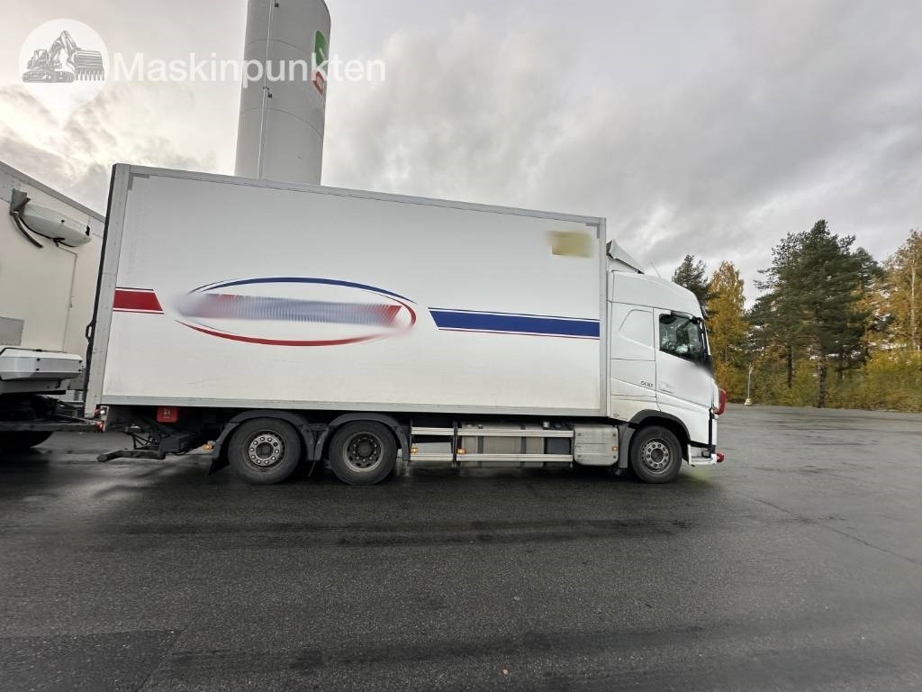 Volvo FH 500 - Dobozos felépítményű teherautó: 4 kép. Volvo FH 500 - Dobozos felépítményű teherautó: 4 kép.