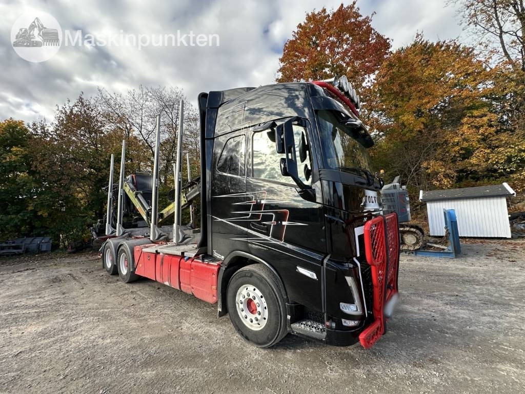 Volvo FH 64 R Timmerbil med kran - Rönkszállító teherautó: 3 kép. Volvo FH 64 R Timmerbil med kran - Rönkszállító teherautó: 3 kép.