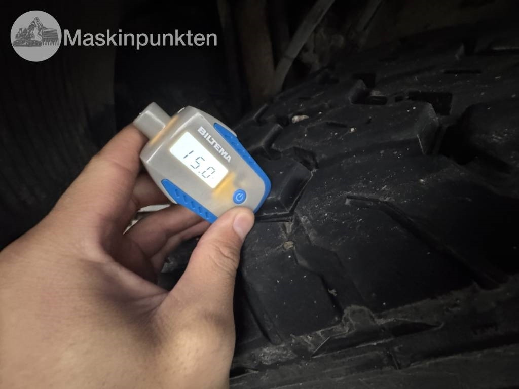 Volvo FH 8*4 Tridem lastväxlare - Horgos rakodó teherautó: 5 kép. Volvo FH 8*4 Tridem lastväxlare - Horgos rakodó teherautó: 5 kép.