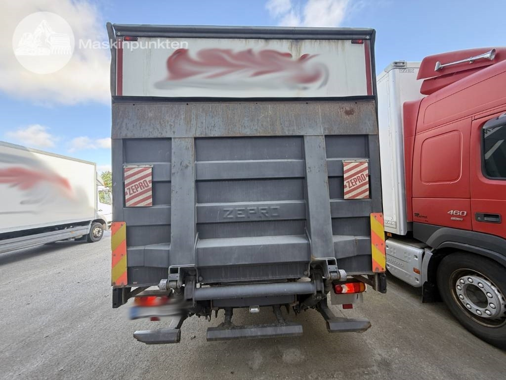 Volvo FL 240 - Dobozos felépítményű teherautó: 5 kép. Volvo FL 240 - Dobozos felépítményű teherautó: 5 kép.
