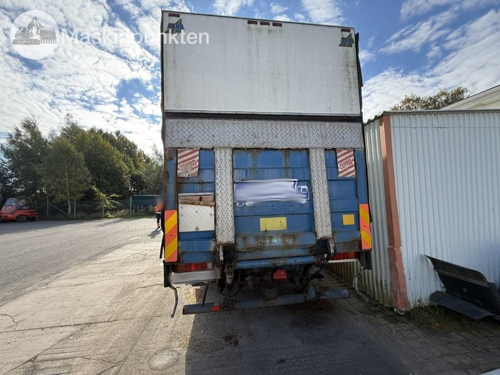 Volvo FM 12 - Dobozos felépítményű teherautó: 5 kép. Volvo FM 12 - Dobozos felépítményű teherautó: 5 kép.