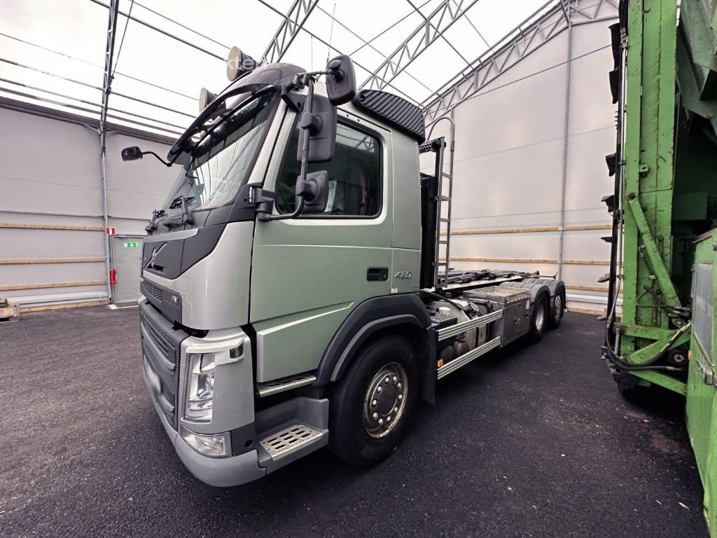 Volvo FM 420 - Horgos rakodó teherautó: 1 kép. Volvo FM 420 - Horgos rakodó teherautó: 1 kép.