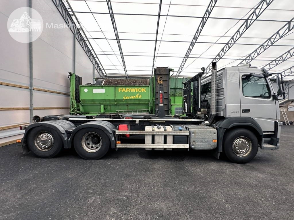 Volvo FM 420 - Horgos rakodó teherautó: 4 kép. Volvo FM 420 - Horgos rakodó teherautó: 4 kép.