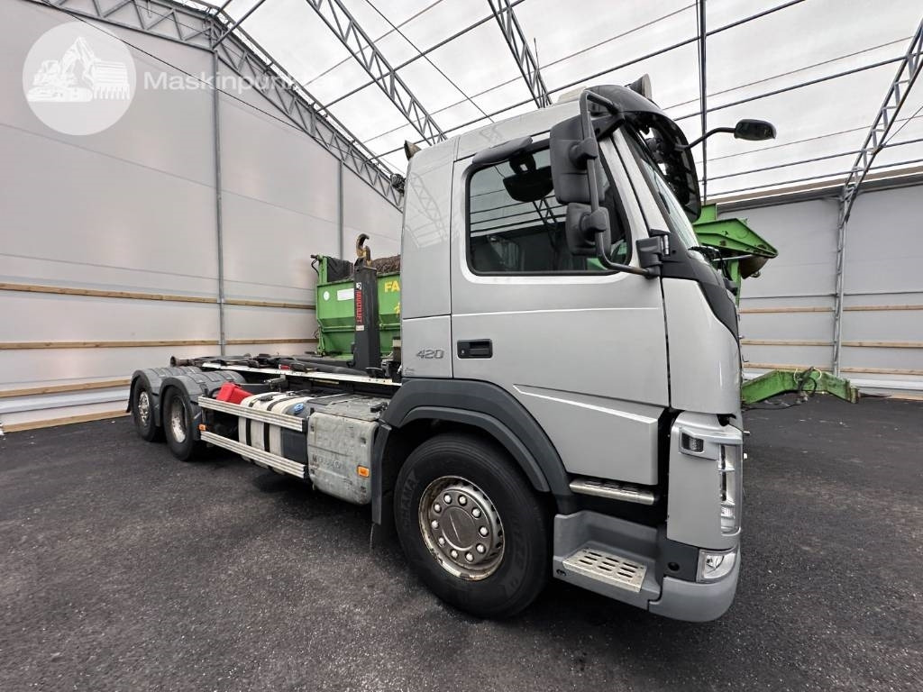 Volvo FM 420 - Horgos rakodó teherautó: 2 kép. Volvo FM 420 - Horgos rakodó teherautó: 2 kép.