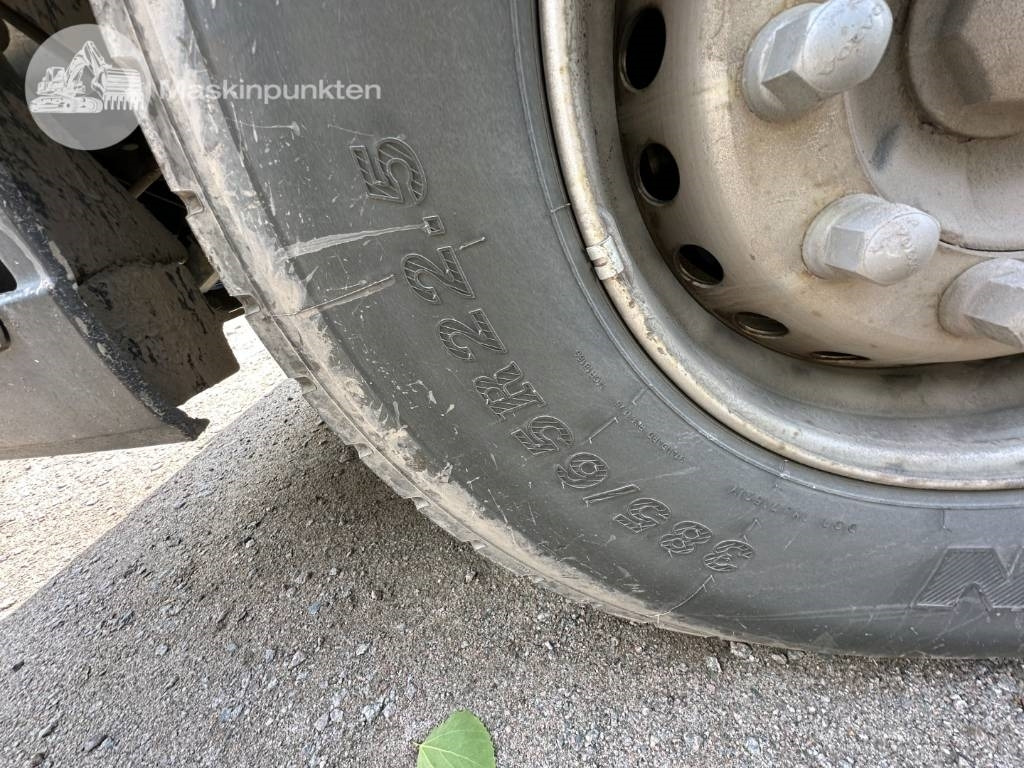 Billenőplatós teherautó Volvo FM 440 Ekipage: 36 kép.