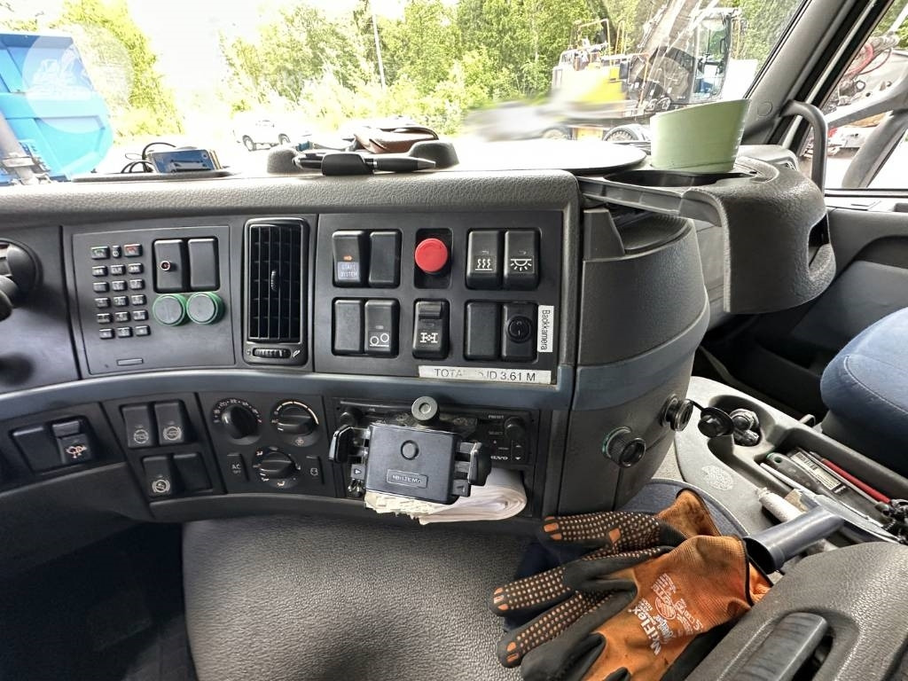 Billenőplatós teherautó Volvo FM 440 Ekipage: 28 kép.