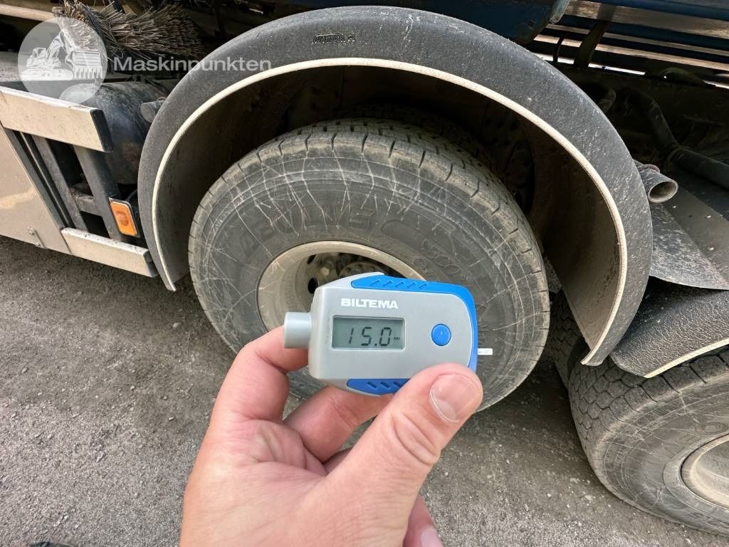 Billenőplatós teherautó Volvo FM 440 Ekipage: 37 kép.