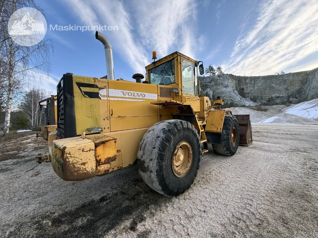 Volvo L 120 C - Gumikerekes homlokrakodó: 5 kép. Volvo L 120 C - Gumikerekes homlokrakodó: 5 kép.