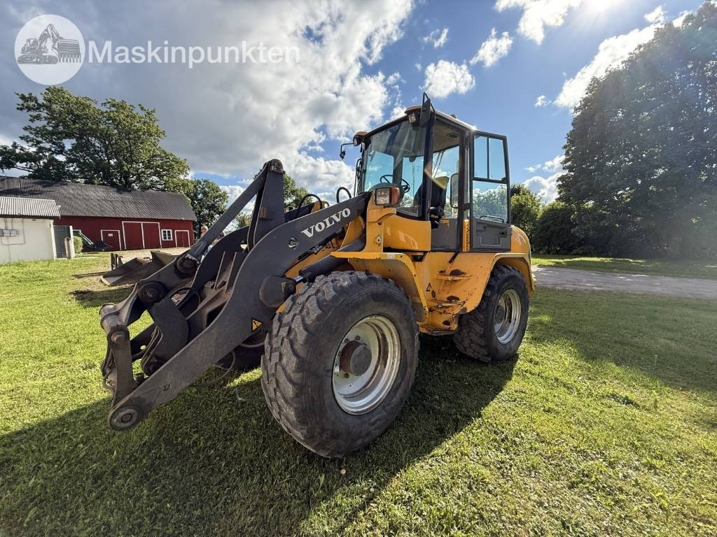 Volvo L 40 B - Gumikerekes homlokrakodó: 1 kép. Volvo L 40 B - Gumikerekes homlokrakodó: 1 kép.