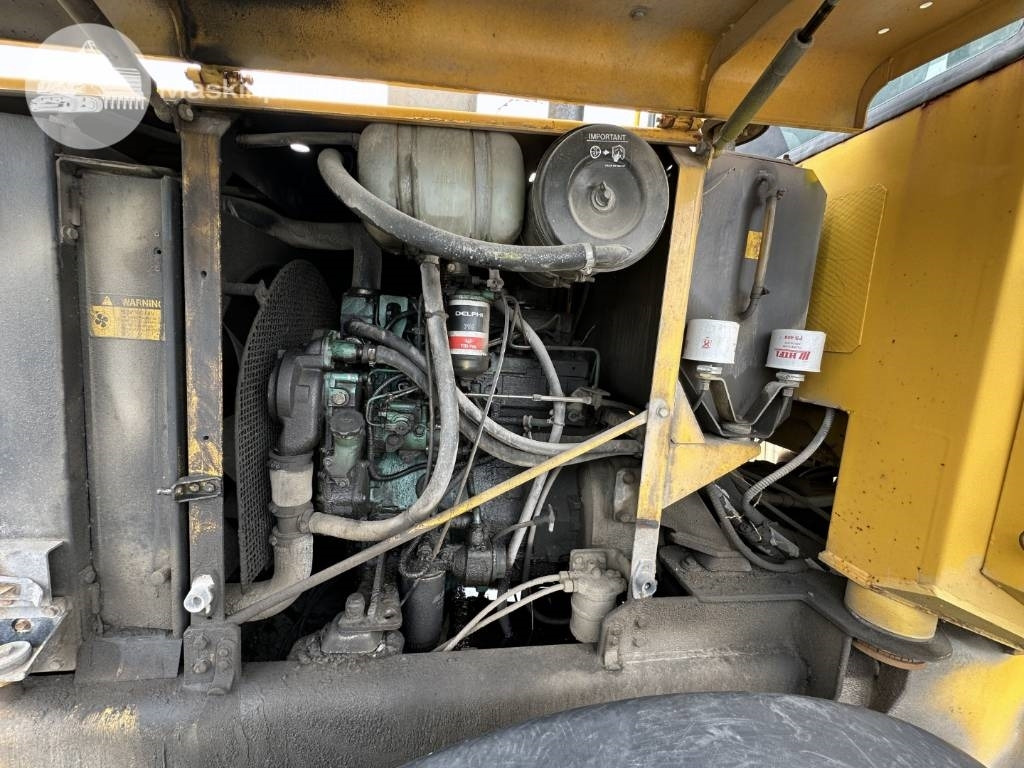 Gumikerekes homlokrakodó Volvo L 50 B: 42 kép.