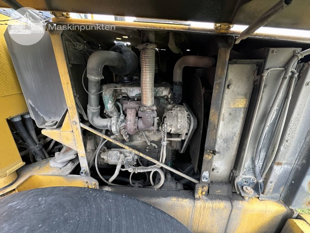 Gumikerekes homlokrakodó Volvo L 50 B: 38 kép.