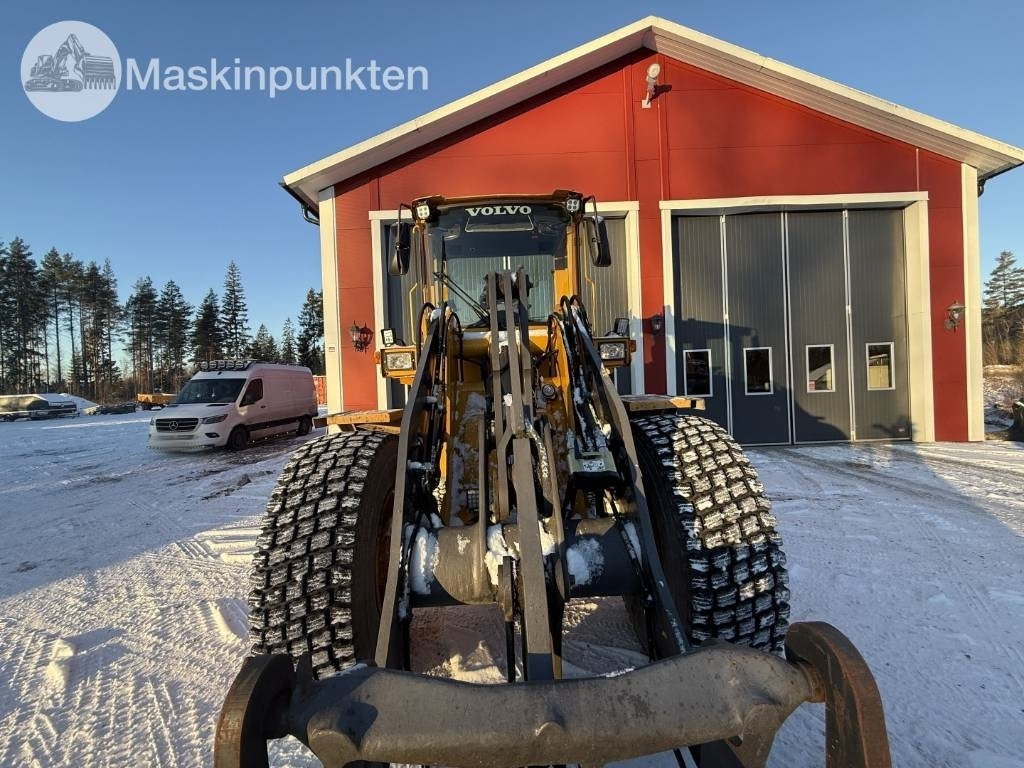 Volvo L 50 D - Gumikerekes homlokrakodó: 2 kép. Volvo L 50 D - Gumikerekes homlokrakodó: 2 kép.