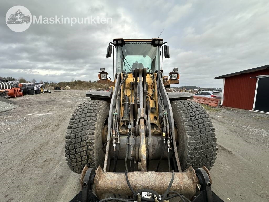 Volvo L 60 F - Gumikerekes homlokrakodó: 2 kép. Volvo L 60 F - Gumikerekes homlokrakodó: 2 kép.