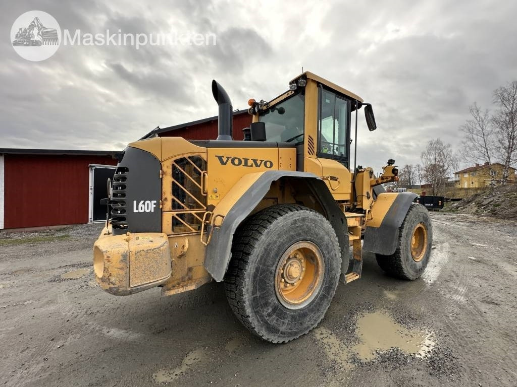 Volvo L 60 F - Gumikerekes homlokrakodó: 4 kép. Volvo L 60 F - Gumikerekes homlokrakodó: 4 kép.