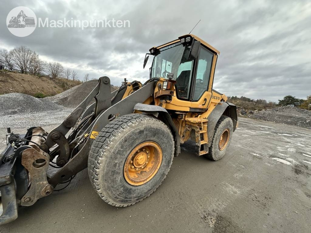 Volvo L 60 F - Gumikerekes homlokrakodó: 1 kép. Volvo L 60 F - Gumikerekes homlokrakodó: 1 kép.