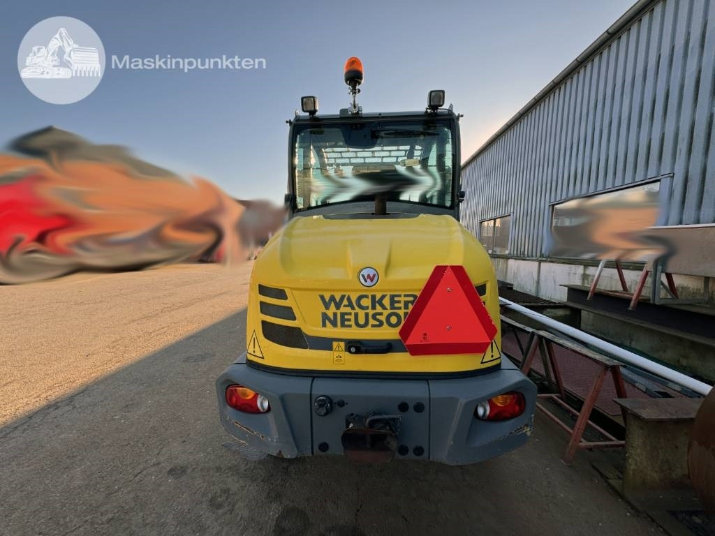 Wacker Neuson WL 52 - Gumikerekes homlokrakodó: 3 kép. Wacker Neuson WL 52 - Gumikerekes homlokrakodó: 3 kép.