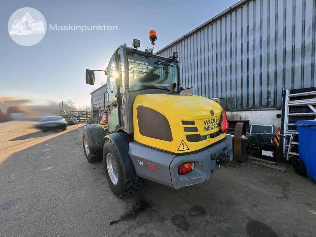 Wacker Neuson WL 52 - Gumikerekes homlokrakodó: 2 kép. Wacker Neuson WL 52 - Gumikerekes homlokrakodó: 2 kép.