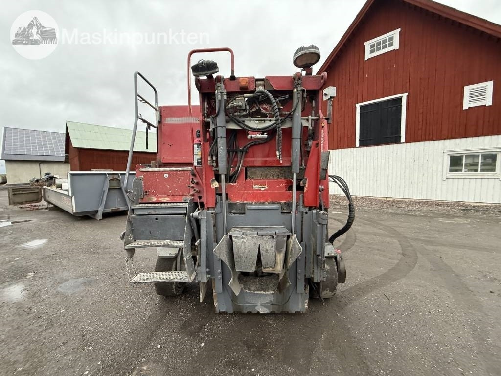 Wirtgen W 100 - Aszfaltmaró: 4 kép. Wirtgen W 100 - Aszfaltmaró: 4 kép.