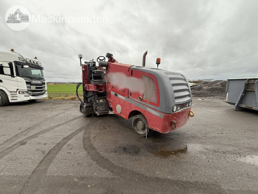 Wirtgen W 100 - Aszfaltmaró: 1 kép. Wirtgen W 100 - Aszfaltmaró: 1 kép.