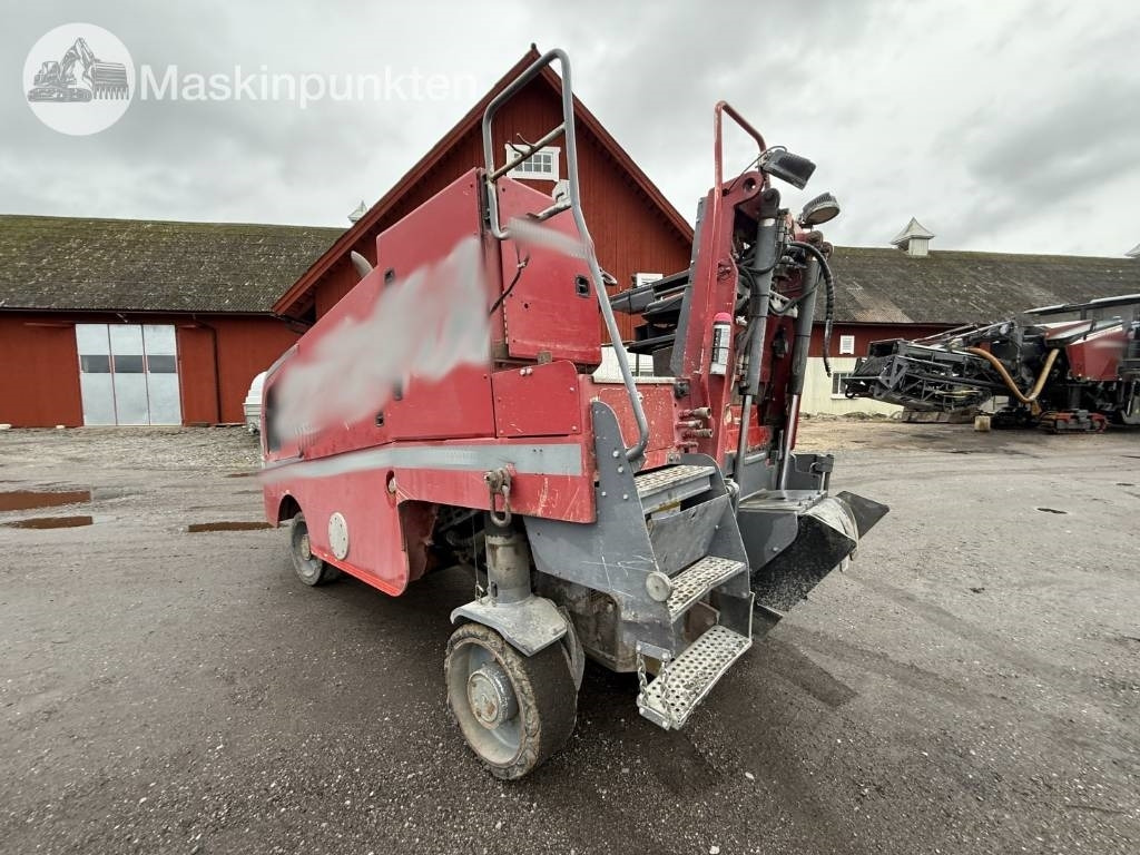 Wirtgen W 100 - Aszfaltmaró: 5 kép. Wirtgen W 100 - Aszfaltmaró: 5 kép.