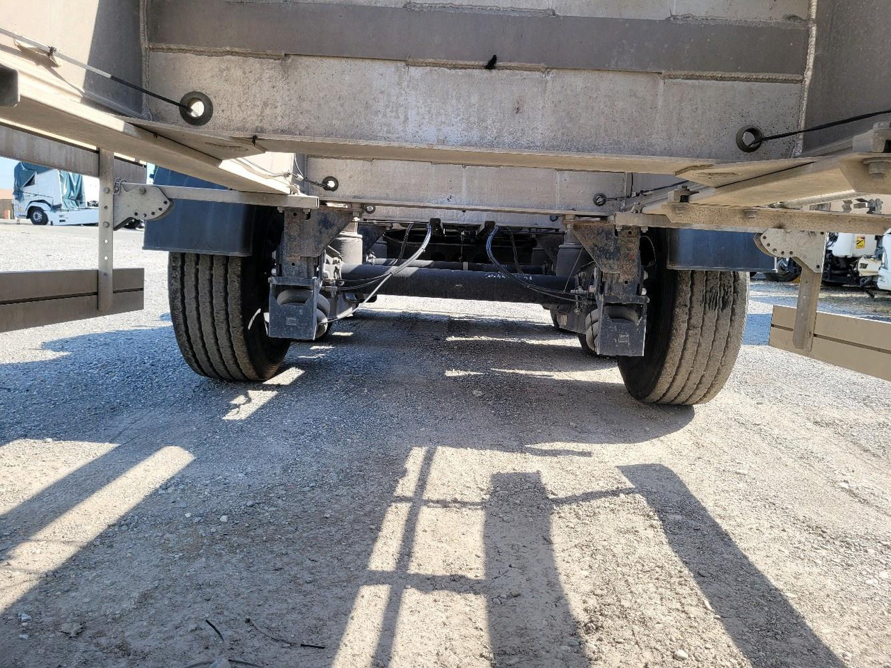 Félpótkocsi billenőplatós BENALU PORTE BENNE: 15 kép.
