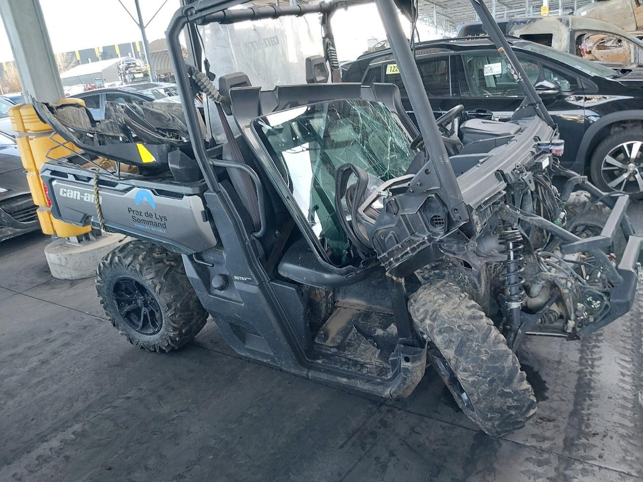 CAN-AM DEFENDER MD10 1000 XT - ATV/ Quad: 3 kép. CAN-AM DEFENDER MD10 1000 XT - ATV/ Quad: 3 kép.