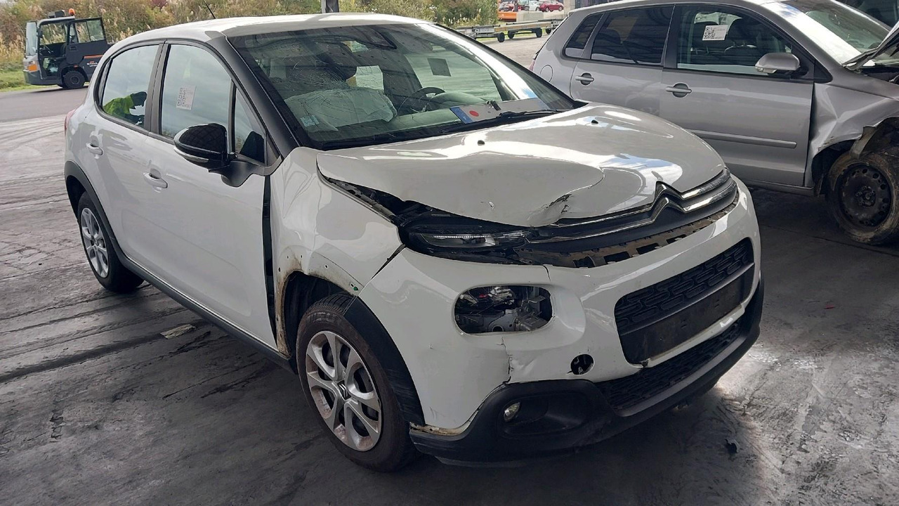 CITROEN C3 III 1.2 PURETECH - Autó: 1 kép. CITROEN C3 III 1.2 PURETECH - Autó: 1 kép.