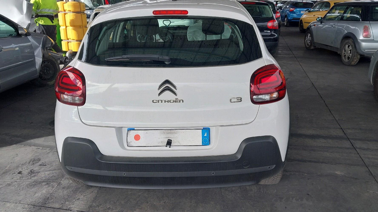 CITROEN C3 III 1.2 PURETECH - Autó: 5 kép. CITROEN C3 III 1.2 PURETECH - Autó: 5 kép.