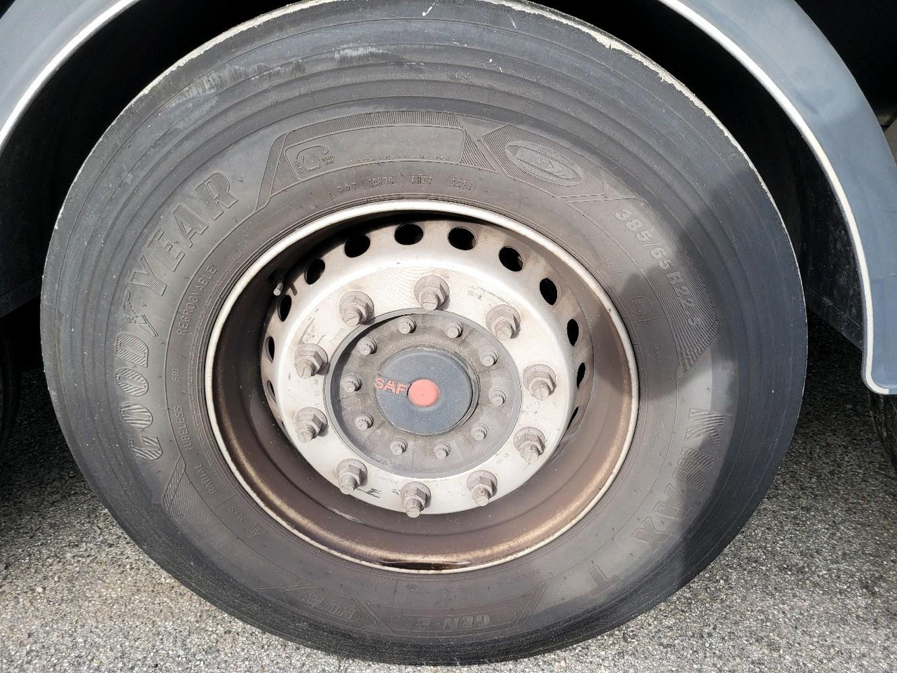 Ponyvás félpótkocsi FRUEHAUF FKSRT4: 12 kép. Ponyvás félpótkocsi FRUEHAUF FKSRT4: 12 kép.