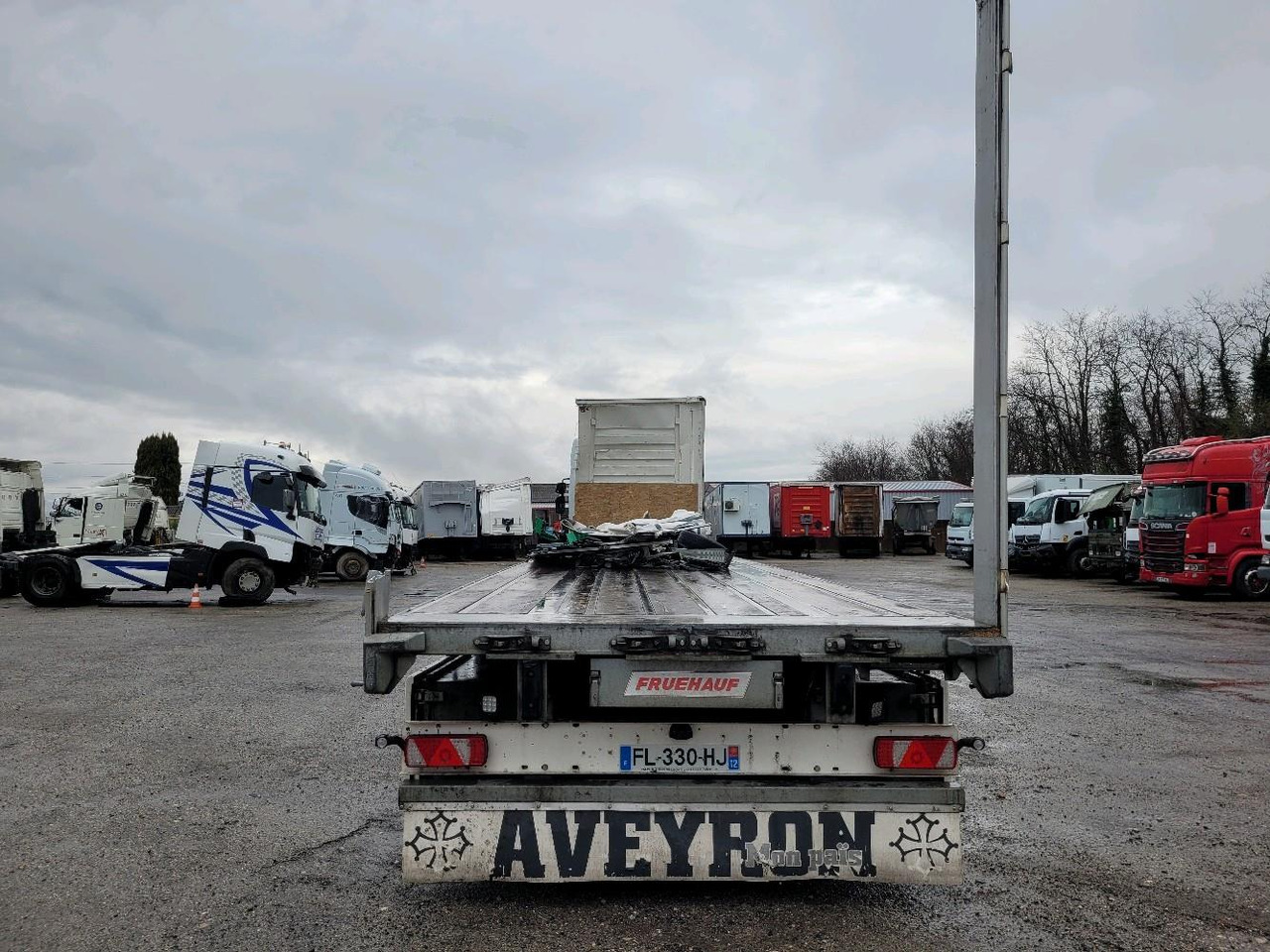 FRUEHAUF SEMI 3 ESSIEUX SAVOYARD FKSRT4 - Platós félpótkocsi: 5 kép. FRUEHAUF SEMI 3 ESSIEUX SAVOYARD FKSRT4 - Platós félpótkocsi: 5 kép.