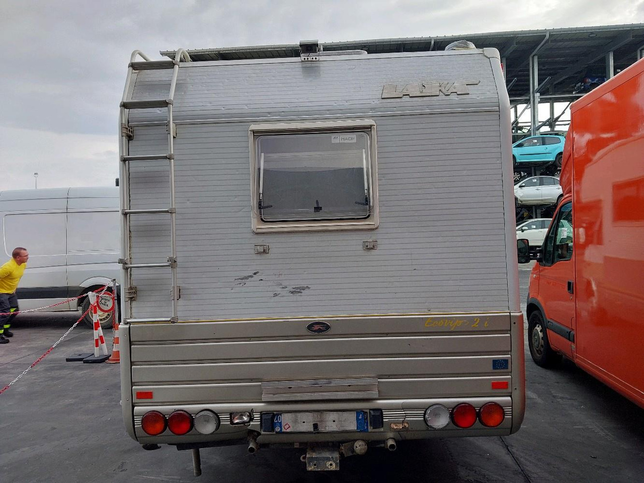 IVECO LAIKA 35.12 CAMPING 122 - Alkóvos lakóautó: 5 kép. IVECO LAIKA 35.12 CAMPING 122 - Alkóvos lakóautó: 5 kép.