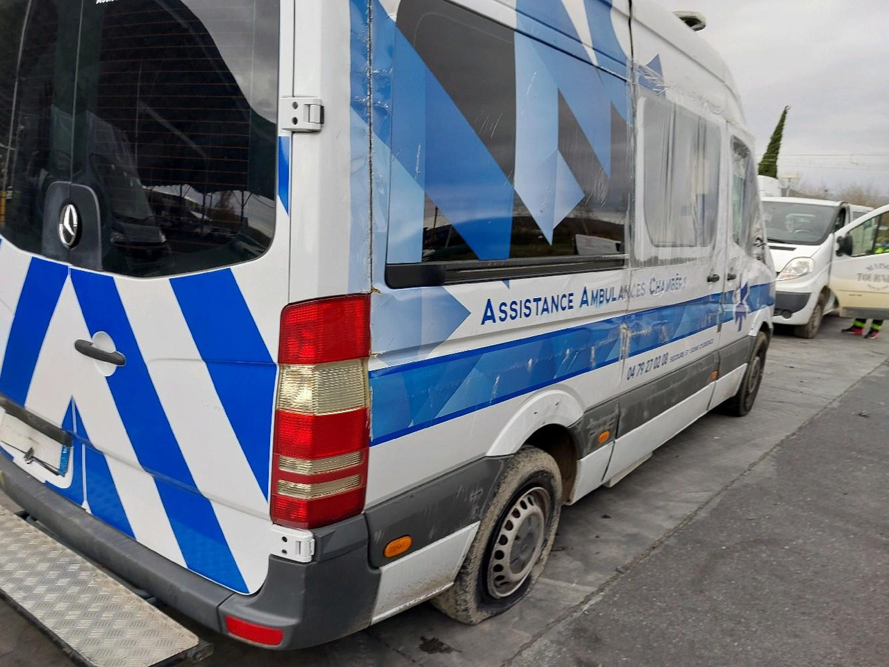 MERCEDES SPRINTER II 313 2.2 CDI 130 - Mentőautó: 4 kép. MERCEDES SPRINTER II 313 2.2 CDI 130 - Mentőautó: 4 kép.