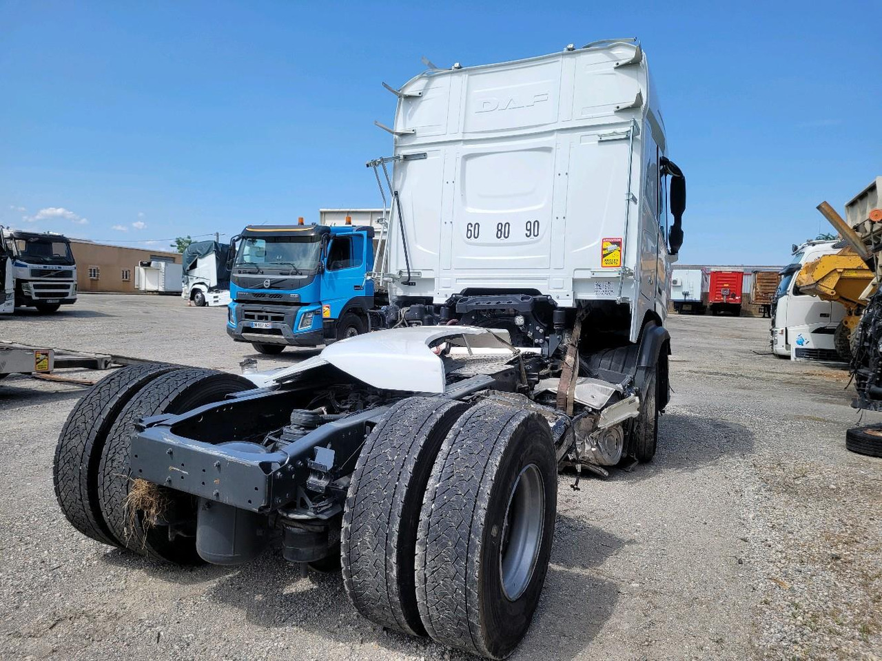 DAF NGD480 - Nyergesvontató: 4 kép. DAF NGD480 - Nyergesvontató: 4 kép.