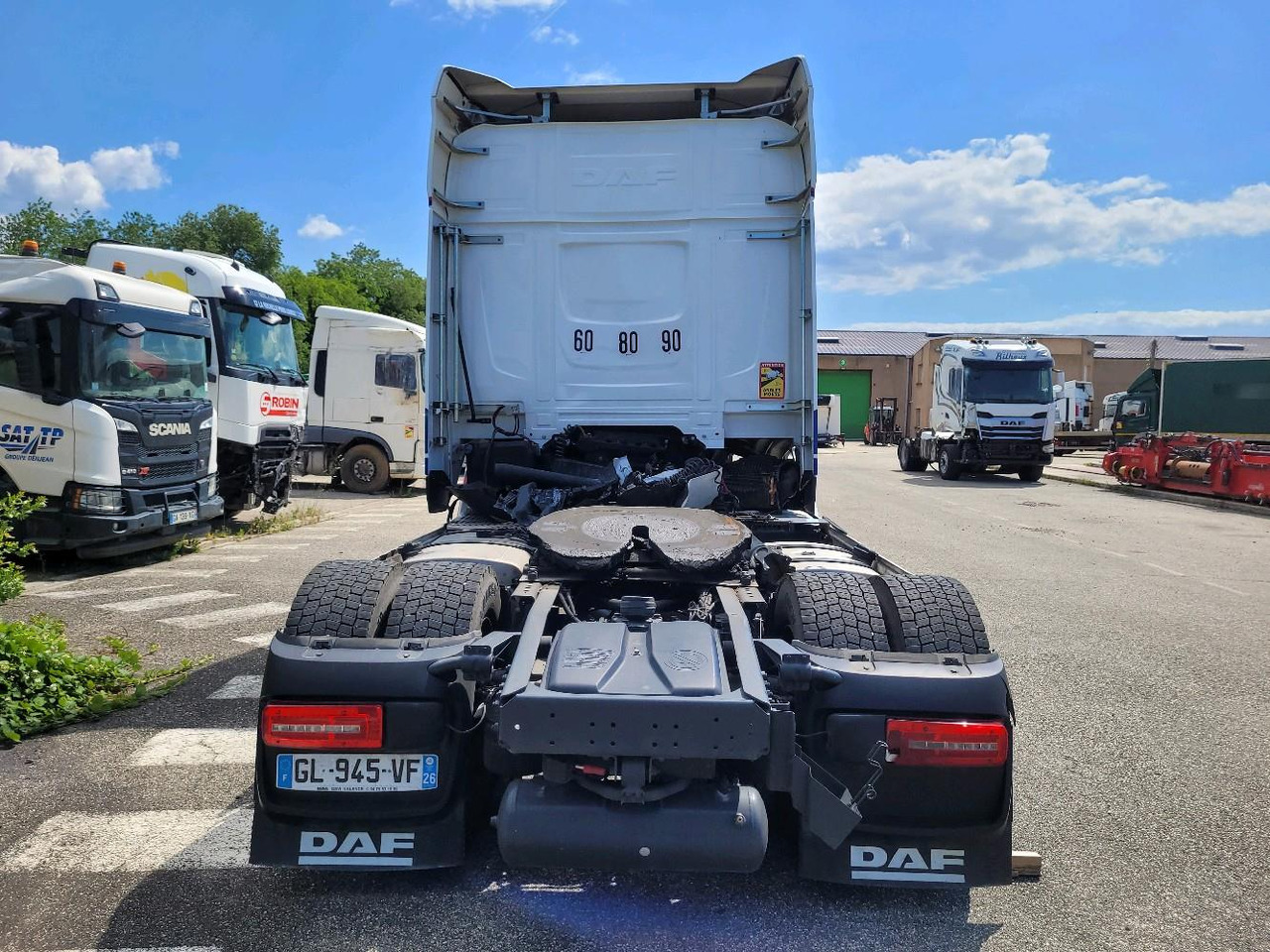 DAF XF 450 - Nyergesvontató: 5 kép. DAF XF 450 - Nyergesvontató: 5 kép.