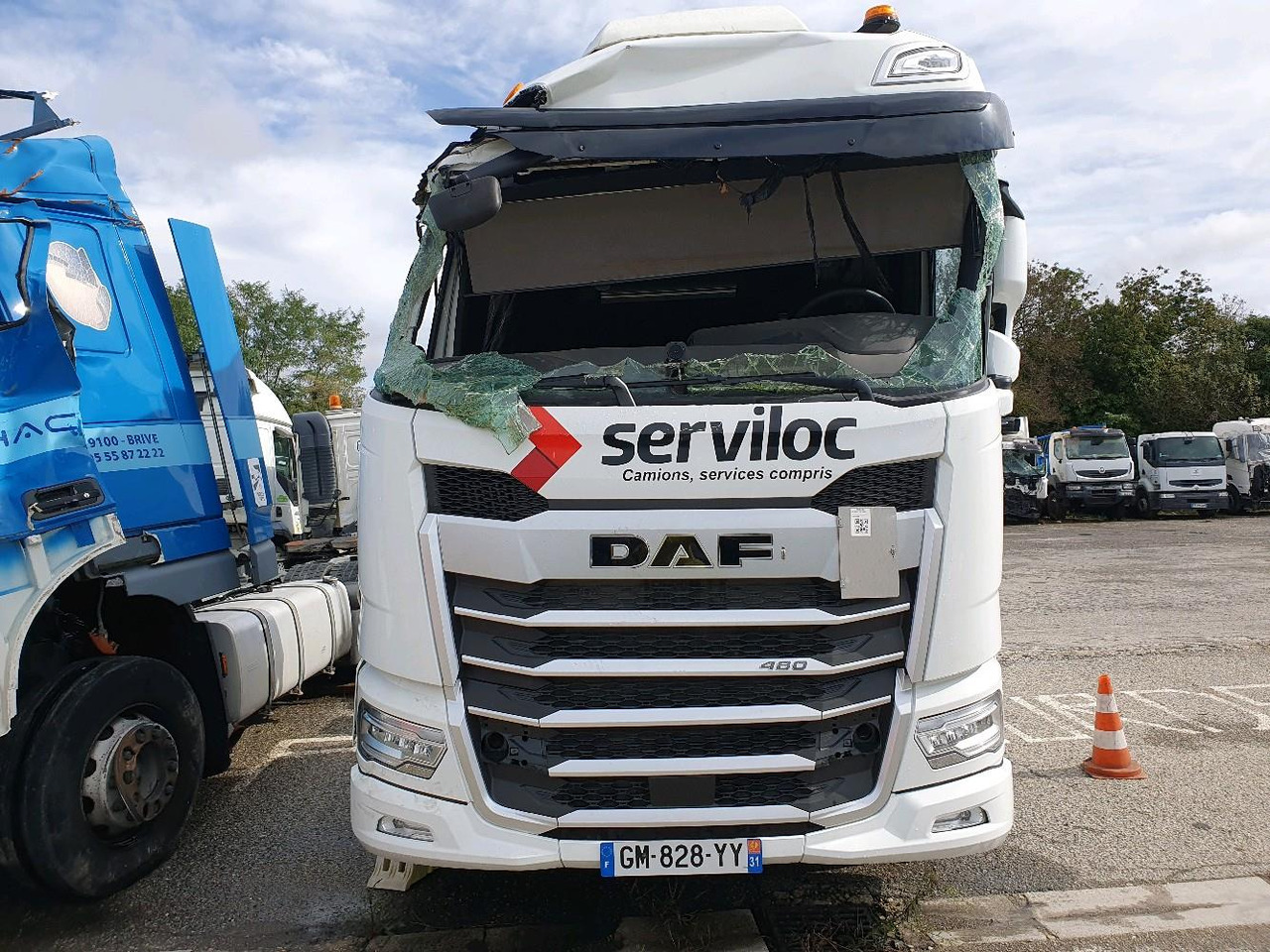 DAF XF 480 - Nyergesvontató: 2 kép. DAF XF 480 - Nyergesvontató: 2 kép.