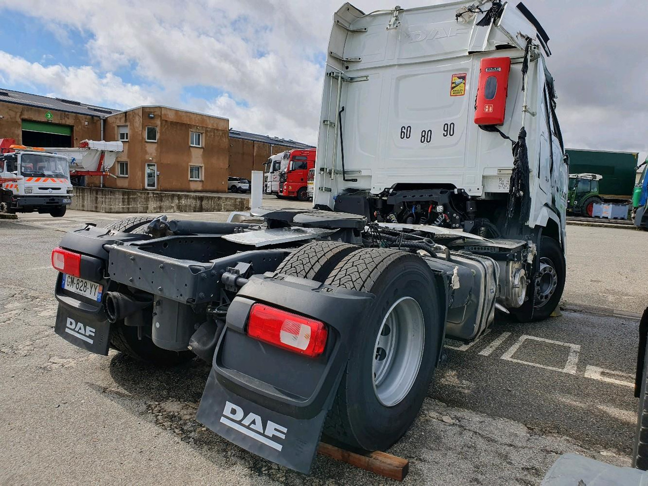 DAF XF 480 - Nyergesvontató: 4 kép. DAF XF 480 - Nyergesvontató: 4 kép.