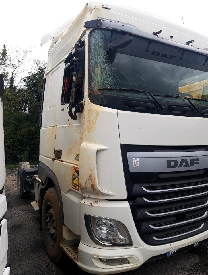 DAF XF510 - Nyergesvontató: 1 kép. DAF XF510 - Nyergesvontató: 1 kép.