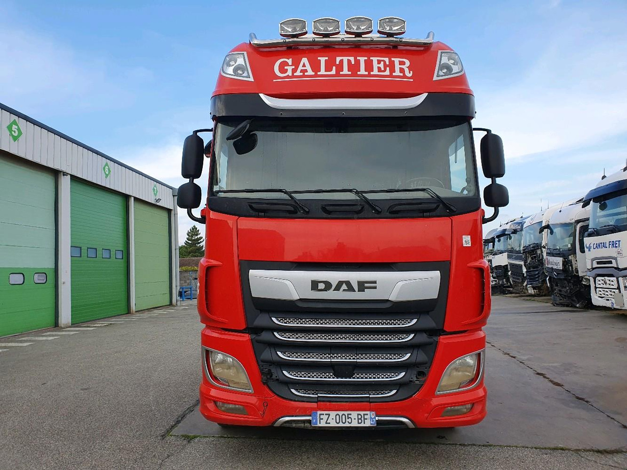 DAF XF530 - Nyergesvontató: 2 kép. DAF XF530 - Nyergesvontató: 2 kép.