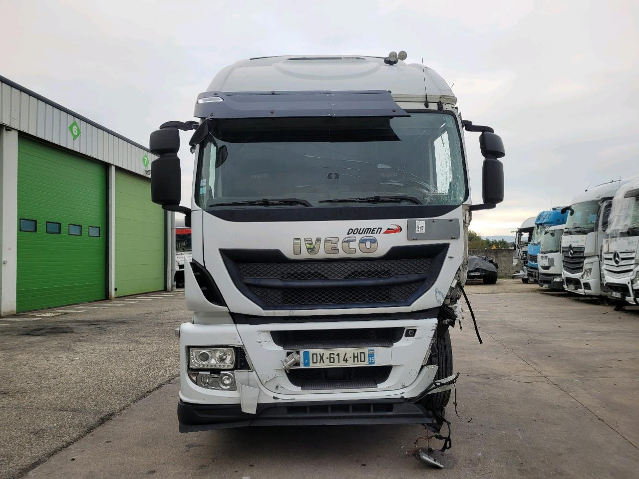 IVECO STRALIS 440S42 4X2 - Nyergesvontató: 2 kép. IVECO STRALIS 440S42 4X2 - Nyergesvontató: 2 kép.