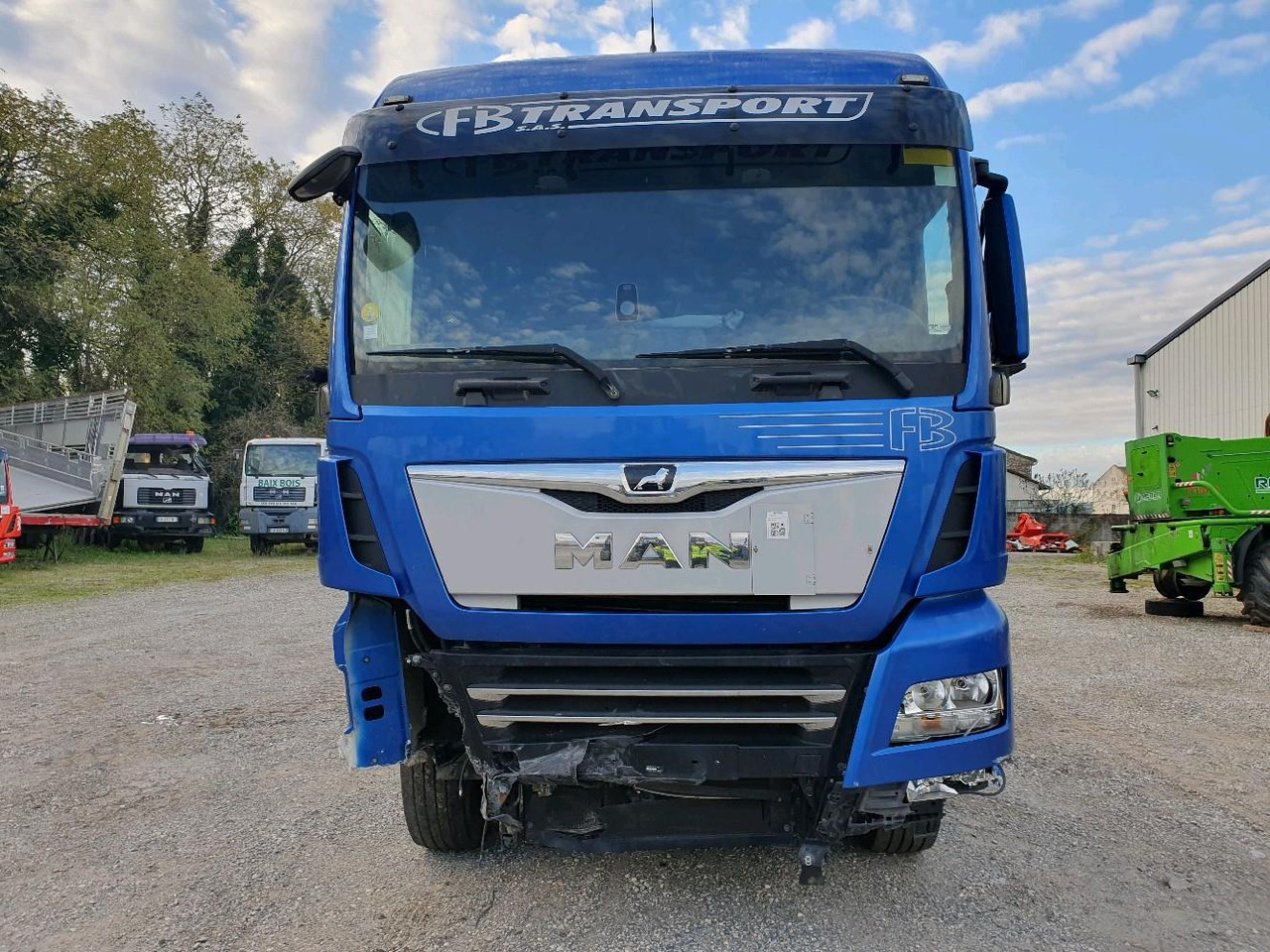 MN 19.470 - Nyergesvontató: 2 kép. MN 19.470 - Nyergesvontató: 2 kép.