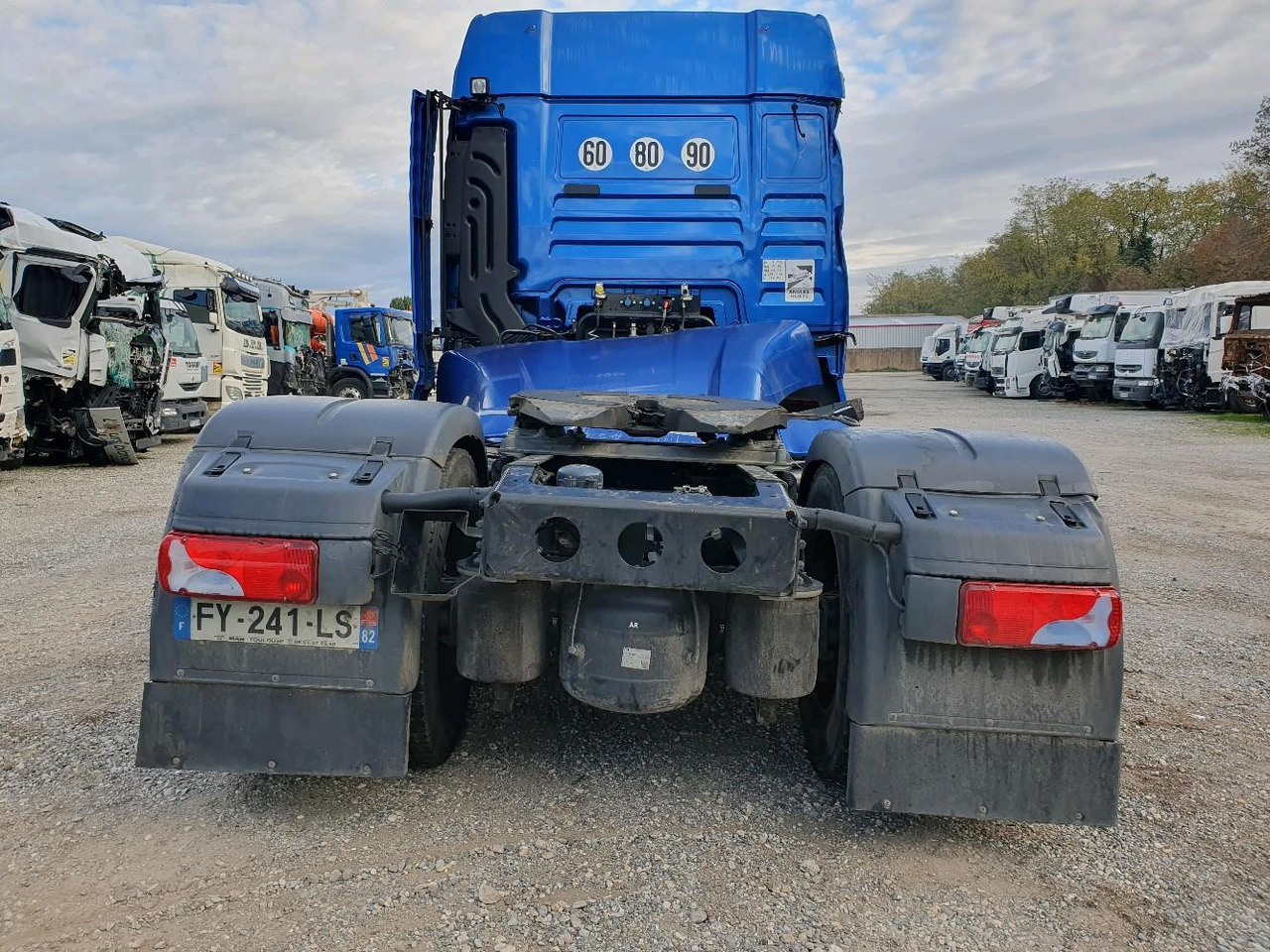 MN 19.470 - Nyergesvontató: 5 kép. MN 19.470 - Nyergesvontató: 5 kép.