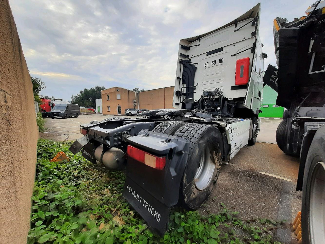 RENAULT T 440 - Nyergesvontató: 4 kép. RENAULT T 440 - Nyergesvontató: 4 kép.