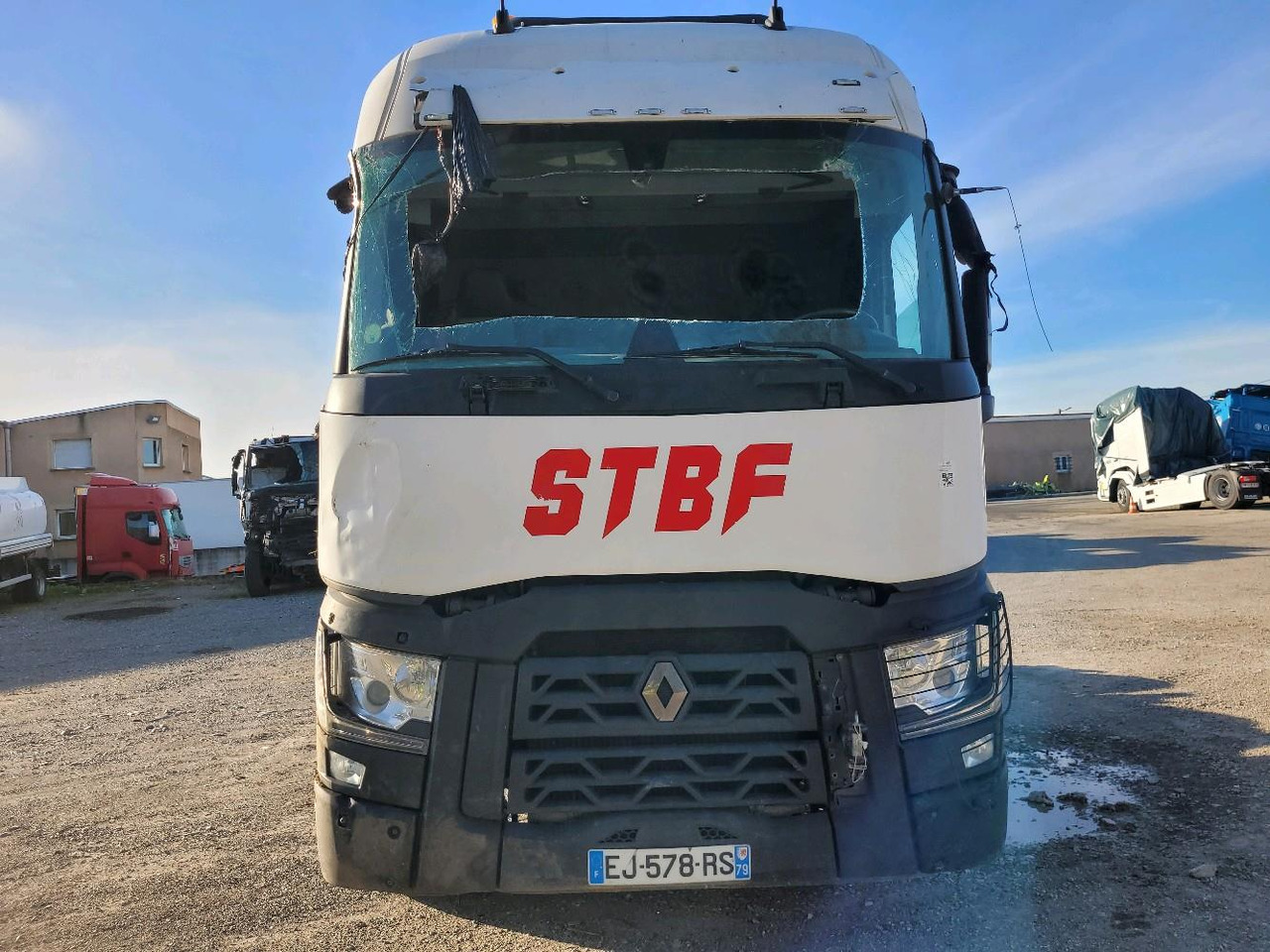 RENAULT T 480 - Nyergesvontató: 2 kép. RENAULT T 480 - Nyergesvontató: 2 kép.