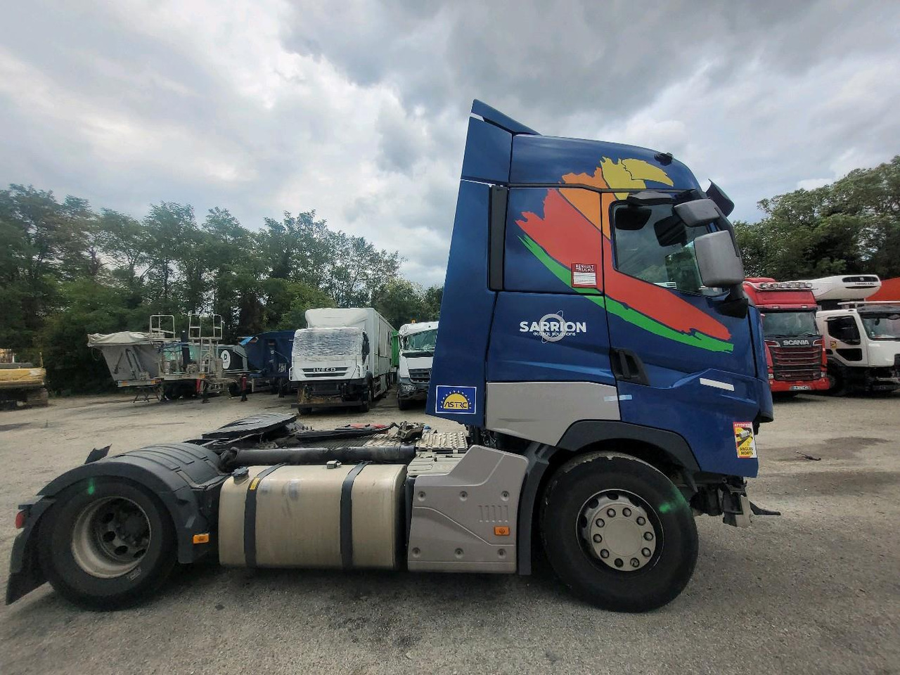 RENAULT T HIGH 520 DTI 13 - Nyergesvontató: 3 kép. RENAULT T HIGH 520 DTI 13 - Nyergesvontató: 3 kép.