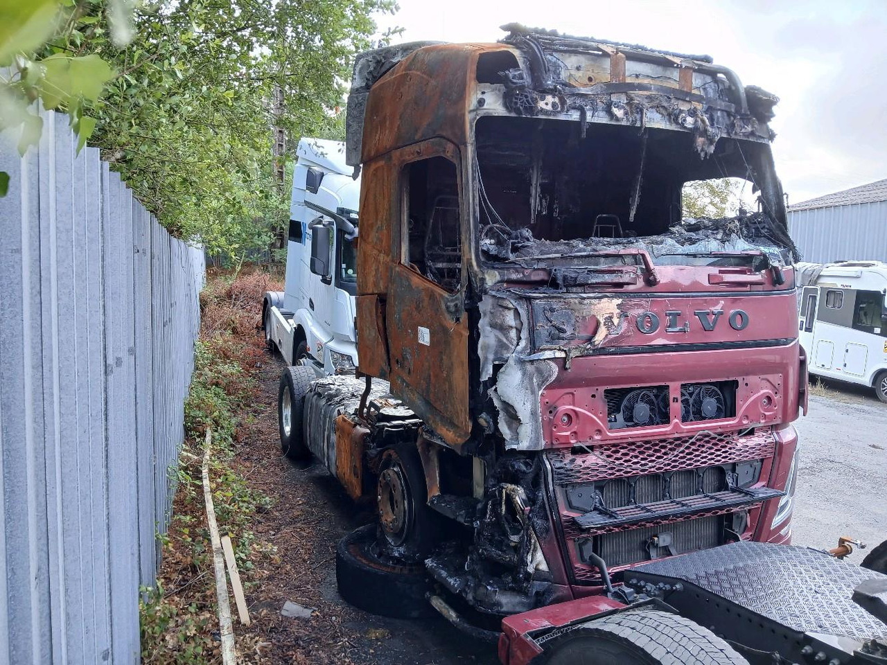 VOLVO FH 500 GLOBETROTTER - Nyergesvontató: 2 kép. VOLVO FH 500 GLOBETROTTER - Nyergesvontató: 2 kép.