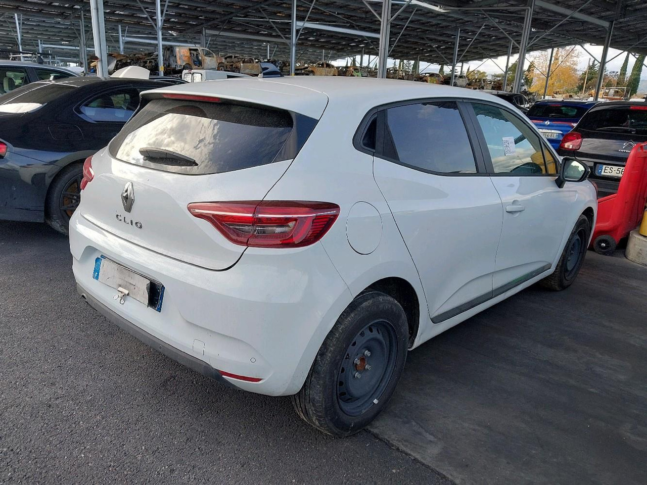 RENAULT CLIO V 1.0 TCE 90 EVOLUTION - Autó: 4 kép. RENAULT CLIO V 1.0 TCE 90 EVOLUTION - Autó: 4 kép.